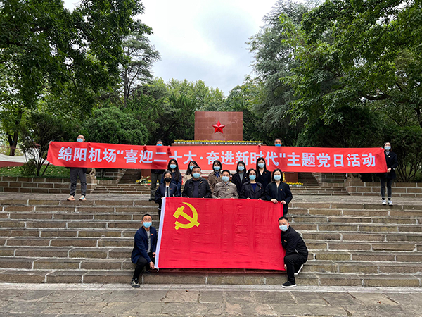 第一、第十三、第十七黨支部聯(lián)合開(kāi)展“喜迎二十大·奮進(jìn)新時(shí)代”主題黨日活動(dòng).jpg